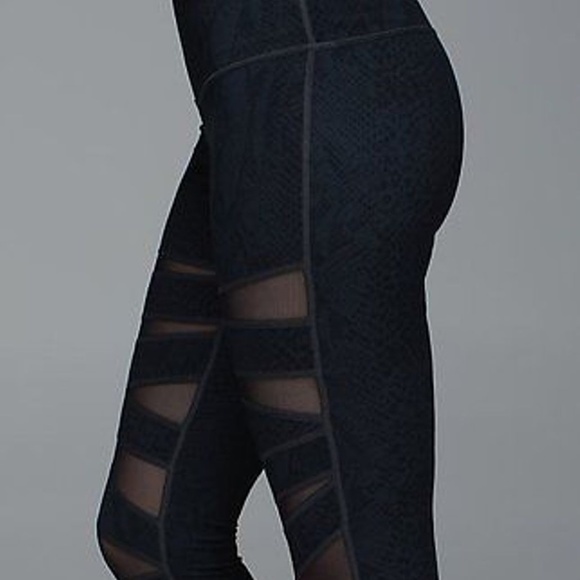 Lululemon High Times Tech Mesh Desert Snake Coal